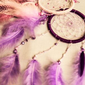 Atrapasueños morado, rosado y blanco