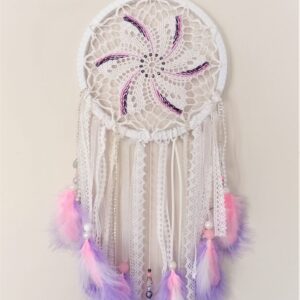 Atrapasueños en crochet blanco y morado