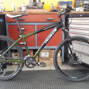 Specialized-MTB mit hydraulischen Scheibenbremsen Shimano Deore und 27-Gang