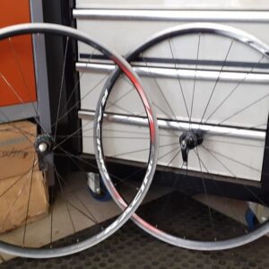 28 Zoll Laufradsatz mit 9-/10-/11-fach-Freilauf und schmaler Felge für Rennrad oder Single Speed