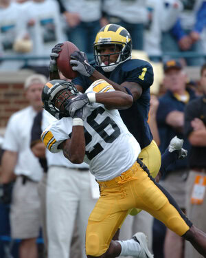 Braylon Edwards Catching a Pass