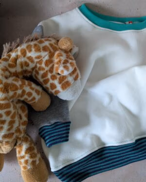 Sweat enfant 2 ans en molleton ivoire tout doux - Création artisanale unique