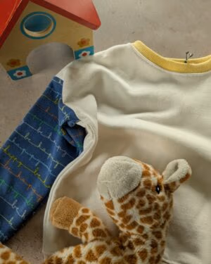 Sweat enfant 4 ans , molleton ivoire  - Création artisanale unique