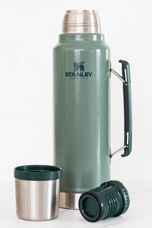 Stanley Legendary Classic Bottle in Hammertone Green 1.5 Qt