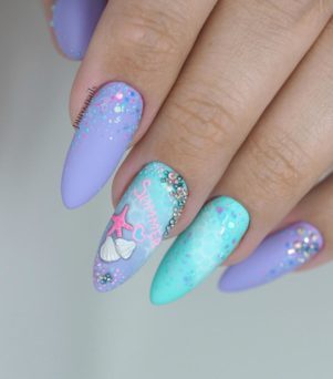 niebieskie paznokcie na lato