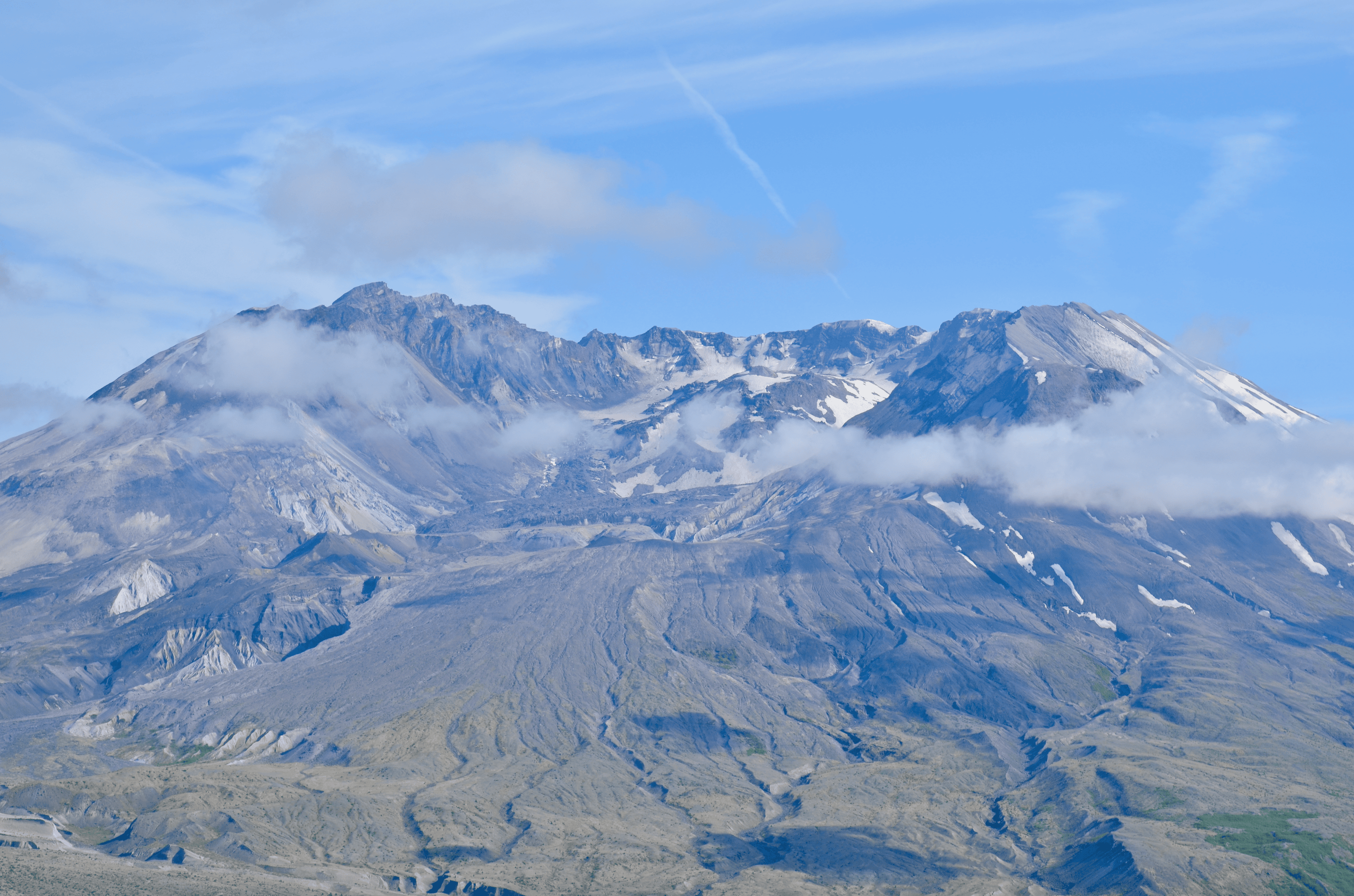 scenic photo of Mt. St. Helens