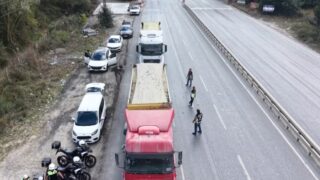 ARNAVUTKÖY'DE, HAFRİYAT KAMYONLARINA VE BETON MİKSERLERİNE YÖNELİK DENETİM GERÇEKLEŞTİRİLDİ. KURALLARA UYMAYAN SÜRÜCÜLERE CEZAİ İŞLEM UYGULANDI.