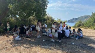 MUĞLA’NIN FETHİYE İLÇESİNDE KARADA TESPİT EDİLEN 20’Sİ ÇOCUK TOPLAM 39 DÜZENSİZ GÖÇMEN JANDARMA VE SAHİL GÜVENLİK EKİPLERİ TARAFINDAN YAKALANDI.