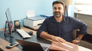 MANİSA’DA EĞİTİMCİ DR. SERVET YALÇINKAYA, ÇOCUK YETİŞTİRME KONUSUNDA ANNE VE BABALARA ÖNEMLİ UYARILARDA BULUNDU. YALÇINKAYA, "ÇOCUKLARIMIZIN ÖNÜNDEKİ BÜTÜN ENGELLERİ KALDIRMAK YERİNE, O ENGELLERİ AŞABİLECEK ÇOCUKLAR YETİŞTİRMELİYİZ" DİYEREK, ÇOCUKLARIN BAŞARISIZLIKLA KARŞILAŞMASINA VE SORUNLARINI YAŞLARINA UYGUN ŞEKİLDE ÇÖZMESİNE FIRSAT VERİLMESİ GEREKTİĞİNİ SÖYLEDİ.