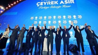 AK PARTİ'NİN 25. KURULUŞ YIL DÖNÜMÜ PROGRAMINA KATILAN AYDIN BÜYÜKŞEHİR BELEDİYE BAŞKANI ÖZLEM ÇERÇİOĞLU; "MİLLETİMİZ İÇİN ÇALIŞMAYA DEVAM EDECEĞİZ" DEDİ.