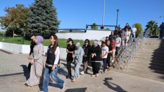 10 ŞÜPHELİ ŞAHIS İŞLEMLERİNİN ARDINDAN ADLİYEYE SEVK EDİLDİ.