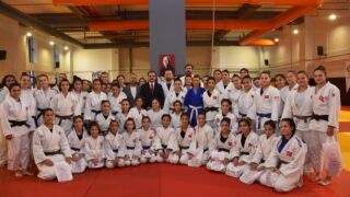 TÜRKİYE JUDO FEDERASYONU’NUN FAALİYET PROGRAMINDA YER ALAN YILDIZ KADIN MİLLİ TAKIM TEKNİK GELİŞİM KAMPI, MANİSA’NIN SALİHLİ İLÇESİNDE DEVAM EDİYOR.