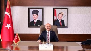 YENİ EĞİTİM ÖĞRETİM YILININ HAYIRLI OLMASI TEMENNİSİNDE BULUNAN AYDIN VALİSİ DR. OSMAN VAROL; "İLİMİZDE EĞİTİMDE KALİTEYİ VE FIRSAT EŞİTLİĞİNİ GÜÇLENDİRMEK, OKUL ORTAMLARININ NİTELİĞİNİ ARTIRMAK VE HER ÖĞRENCİMİZİN EĞİTİM İMKANLARINA ERİŞİMİNİ SAĞLAMAK AMACIYLA ÇALIŞMALARIMIZI KARARLILIKLA SÜRDÜRÜYORUZ" DEDİ.