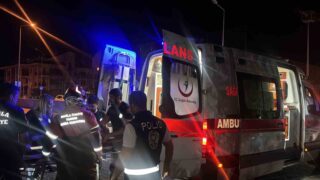 MARMARİS’TE DEREYE DÜŞEN VE HAREKETSİZ HALDE BULUNAN KİMLİĞİ HENÜZ BELİRLENEMEYEN ERKEK ŞAHIS, EKİPLERİN MÜDAHALESİYLE BULUNDUĞU YERDEN ÇIKARILARAK HASTANEYE KALDIRILDI.