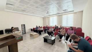 KARACASU İLÇE DEVLET HASTANESİ’NDE SAĞLIK HİZMETLERİNİN KALİTESİNİN VE VERİMLİLİĞİNİN ARTIRILMASI AMACIYLA ÖZDEĞERLENDİRME TOPLANTISI GERÇEKLEŞTİRİLDİ.