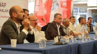 YUNUSEMRE BELEDİYE BAŞKANI SEMİH BALABAN, AHİLİK HAFTASI DOLAYISIYLA KARAKÖY PAZAR YERİ’NDE BÖLGE ESNAFIYLA BİR ARAYA GELDİ.