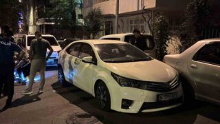 BAYRAMPAŞA’DA POLİSİN ‘DUR’ İHTARINA UYMAYAN OTOMOBİL KAZA YAPTI: 1 GÖZALTI