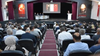 MANİSA’NIN SALİHLİ İLÇESİNDE 2026-2027 EĞİTİM-ÖĞRETİM YILININ HUZUR VE GÜVEN ORTAMI İÇERİSİNDE GEÇİRİLMESİ AMACIYLA, KAYMAKAM ALİ GÜLDOĞAN BAŞKANLIĞINDA "GÜVENLİ EĞİTİM TOPLANTISI" GERÇEKLEŞTİRİLDİ. TOPLANTIDA ÖĞRENCİLERİN GÜVENLİĞİ, OKUL ÇEVRELERİ, SERVİS ARAÇLARI VE DENETİMLER ELE ALINDI.