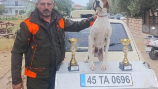 MANİSA’NIN SARIGÖL İLÇESİNDE YAŞAYAN AVCI ETHEM TOLGA KARATAŞ, UŞAK’TA DÜZENLENEN ST. HUBERT MİLLİ TAKIM SEÇMELERİ’NDE ELDE ETTİĞİ DERECEYLE 24 EKİM’DE SIRBİSTAN’DA GERÇEKLEŞTİRİLECEK DÜNYA ŞAMPİYONASI’NDA TÜRKİYE’Yİ TEMSİL ETME HAKKI KAZANDI.