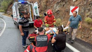 MUĞLA’NIN FETHİYE İLÇESİNE BAĞLI GÖCEK MAHALLESİ TÜNEL ÜST YOLU’NDA MEYDANA GELEN TEK TARAFLI TRAFİK KAZASINDA ARAÇ İÇERİSİNDE MAHSUR KALAN 1 KİŞİ, İTFAİYE EKİPLERİNİN MÜDAHALESİYLE KURTARILDI.