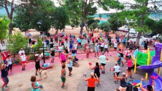 DİDİM BELEDİYESİ TARAFINDAN KENT GENELİNDE DÜZENLİ OLARAK GERÇEKLEŞTİRİLEN SABAH SPORLARI, 16-22 EYLÜL AVRUPA HAREKETLİLİK HAFTASI KAPSAMINDA AKBÜK ZÜBEYDE HANIM PARKI’NDA DÜZENLENEN BULUŞMAYLA DEVAM ETTİ.