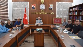 MANİSA’NIN SALİHLİ İLÇESİNDEKİ ORGANİZE TARIM BÖLGESİ’NDE (OTB) JEOTERMAL KAYNAKLARIN DEĞERLENDİRİLMESİNE YÖNELİK MEVCUT DURUM VE GELECEKTE YAPILABİLECEK ÇALIŞMALARIN ELE ALINDIĞI TOPLANTI GERÇEKLEŞTİRİLDİ.