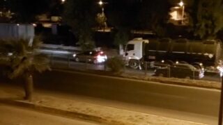 AYDIN'IN KÖŞK İLÇESİNDE SEYİR HALİNDEYKEN MOTOSİKLETİNİN HAKİMİYETİNİ KAYBEDİP BARİYERLERE ÇARPAN GENÇ SÜRÜCÜ AĞIR YARALANDI.
