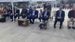 MANİSA'NIN ALAŞEHİR İLÇESİNDE 2026-2027 EĞİTİM-ÖĞRETİM YILI VE İLKÖĞRETİM HAFTASI DÜZENLENEN RENKLİ TÖRENLERLE KUTLANIRKEN, İLÇEDE EĞİTİM GÖREN 18 BİN 811 ÖĞRENCİ DERS BAŞI YAPMANIN HEYECANINI YAŞADI.
