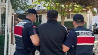 HAKKINDA ÇEŞİTLİ SUÇLARDAN 10 YIL 10 AY KESİNLEŞMİŞ HAPİS CEZASI BULUNAN VE 26 AYDIR ARANAN ŞAHIS JANDARMA EKİPLERİNCE YAKALANDI.