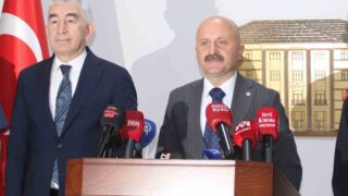 AYDIN VALİSİ DR. OSMAN VAROL, AYLIK ASAYİŞ BİLGİLENDİRME TOPLANTISI'NDA KUŞADASI'NDAKİ PAZAR YERİ YANGINININ KONTROL ALTINA ALINDIĞINI, YANGININ ÇIKIŞ SEBEBİ İLE İLGİLİ OLARAK ÇALIŞMALARIN DEVAM ETTİĞİNİ AÇIKLADI.