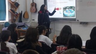 AYDIN’IN SÖKE İLÇESİNDE ORTAOKUL ÖĞRENCİLERİNE YÖNELİK GERÇEKLEŞTİRİLEN EĞİTİMDE ÖĞRENCİLERE BİLİNÇLİ TÜKETİM VE İSRAFIN ÖNLENMESİNE YÖNELİK BİLGİLER AKTARILDI.