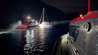 MUĞLA’NIN ORTACA İLÇESİ AÇIKLARINDA GEZİ TEKNESİ İÇİNDE YAPILAN ARAMADA 7’Sİ ÇOCUK 15 DÜZENSİZ GÖÇMEN VE BİR GÖÇMEN KAÇAKÇILIĞI ŞÜPHELİSİ YAKALANDI.