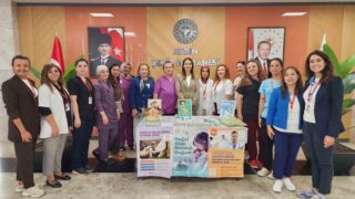 AYDIN ŞEHİR HASTANESİ’NDE 1-7 EKİM NORMAL DOĞUM HAFTASI KAPSAMINDA ANNE ADAYLARINA YÖNELİK BİLGİLENDİRME ÇALIŞMASI GERÇEKLEŞTİRİLDİ. KURULAN STANTTA ANNE ADAYLARINA NORMAL DOĞUMUN YANI SIRA GEBELİK SÜRECİ, EMZİRME VE ANNE SÜTÜ HAKKINDA BİLGİ VERİLDİ.