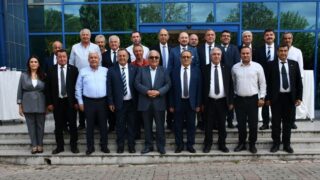 AYDIN TİCARET BORSASI’NDA SEÇİM HEYECANI SONA ERERKEN, AYDIN TİCARET BORSASI MEVCUT YÖNETİM KURULU BAŞKANI FEVZİ ÇONDUR, BORSA ÜYELERİNİN OYLARIYLA YENİDEN BAŞKAN SEÇİLEREK GÜVEN TAZELEDİ.