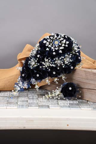 1535 Bouquet Gold Black