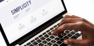 Découvrez pourquoi un site internet professionnel est devenu indispensable pour les entreprises sénégalaises. Visibilité, crédibilité, acquisition de clients et développement commercial : tous les avantages d'un site web performant.