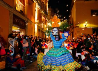 Día de los Muertos a Roma: la parata delle Catrinas