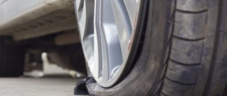 Езда на спущенном колесе автомобиля