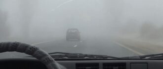 Запотевшее стекло в автомобиле