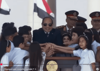 La nouvelle capitale Égyptienne dans le désert est vide