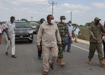 President Uhuru Kenyatta at the expanded Eastern Bypass into a four-lane dual carriageway to serve as a reliable alternative link to JKIA, and to the eastern parts of Kenya.