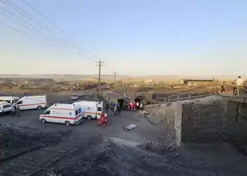 Ambulances stand at the site of a coal mine where methane leak sparked an explosion on Saturday, in Tabas, southeast of the capital Tehran, Iran, Sunday, Sept. 22, 2024   - 
Copyright © africanews
AP/AP