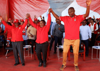 FILE PHOTO: Daniel Chapo, presidential candidate of the ruling Frelimo party, President of Mozambique Filipe Nyusi and former President of Mozambique Joaquim Chissano react during the final rally campaign ahead of the national election, in Matola, Mozambique October 6, 2024. REUTERS/Siphiwe Sibeko/File Photo