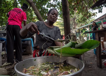 A street vendor wraps pieces of fish in leaves before grilling them in Kinshasa, the capital of the Democratic Republic of the Congo (AFP/Getty)