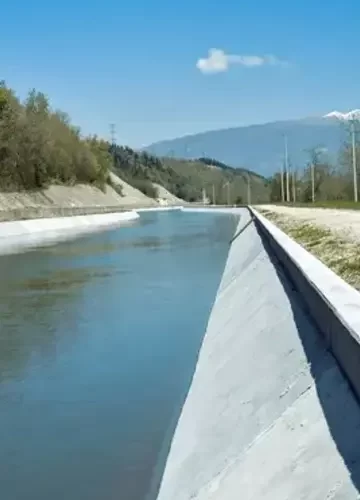 Tembok Beton untuk Pinggir Sungai