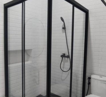 Proyek Pemasangan Shower Screen di Bogor