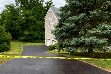 pavement installation process - asphalt sealcoating