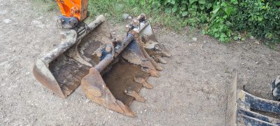 Hitachi ZX19 Excavator - Image 10