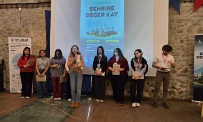 Gençler İzmir’de geleceği tasarladı ve değer kattı: Re-Value 3 İnovasyon Kampı ilham verdi