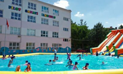 Bursa Büyükşehir Belediyesi okul bahçelerine dev yüzme havuzları kurdu